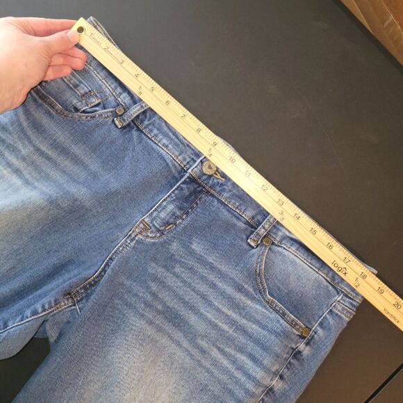 Torrid Stretch Boyfriend Jeans 18 - Picture 7 of 10